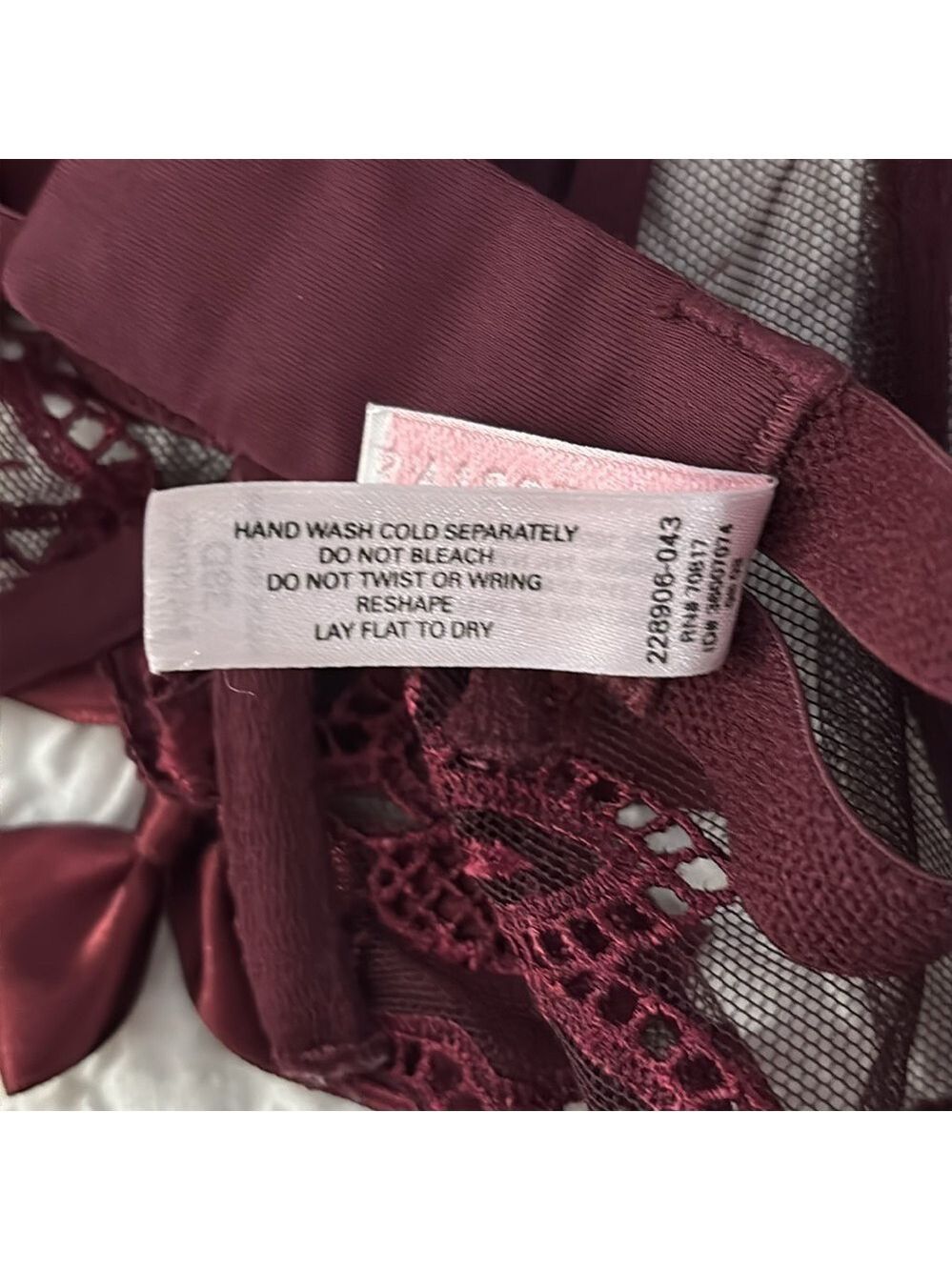 Victoria's Secret Very Sexy Balconet Lace Bra NWOT - Picture 8 of 8